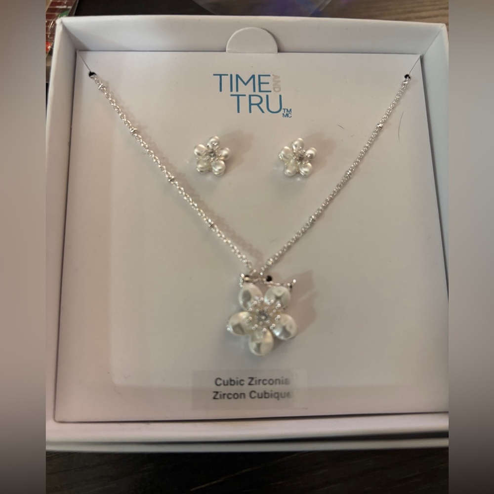 Time and Tru Silver Flower Necklace Set with cubic zerconia accents